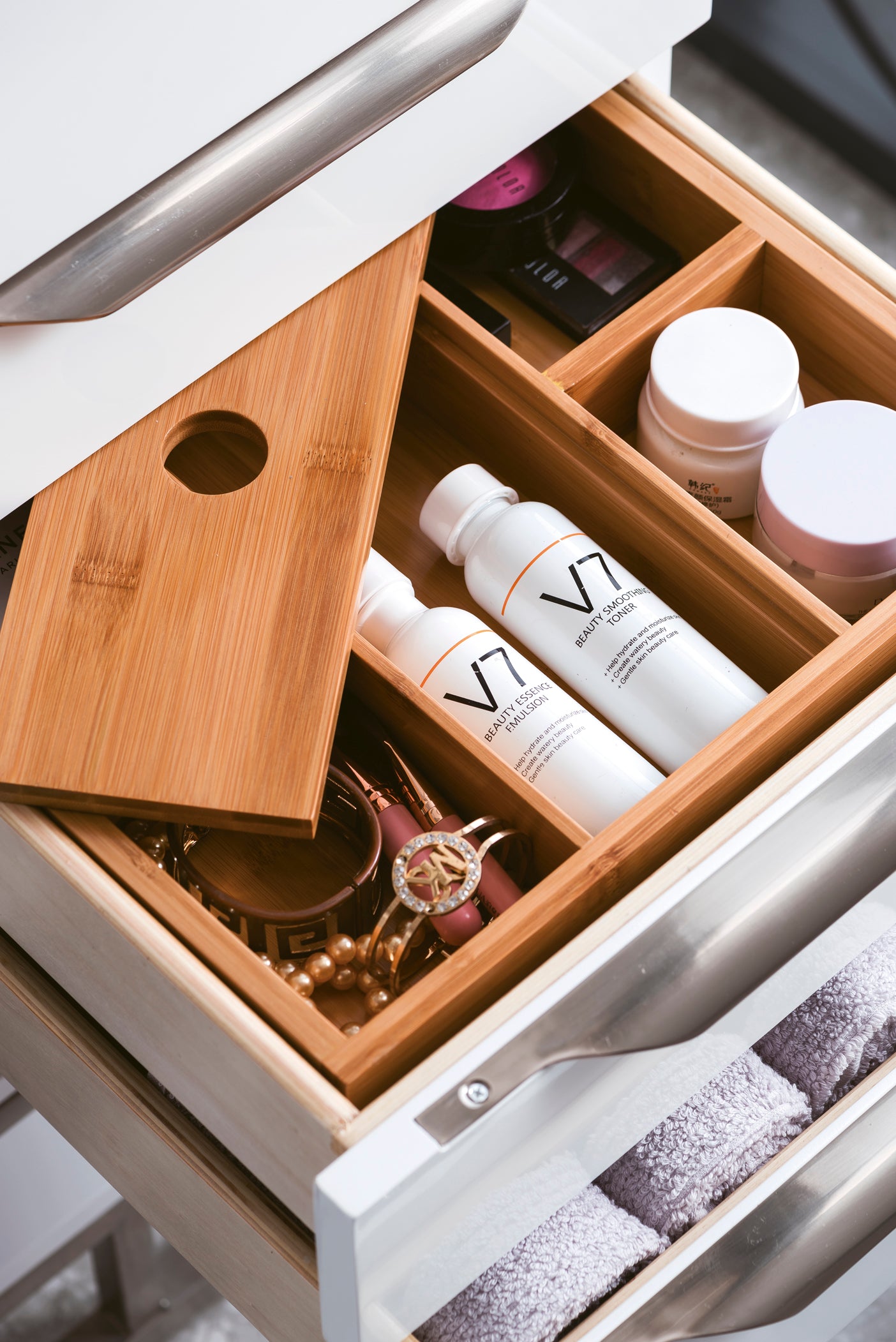 Columbia 36" Single Wall Mount Vanity, Glossy White, Brushed Nickel w/ Glossy White Composite Stone Top