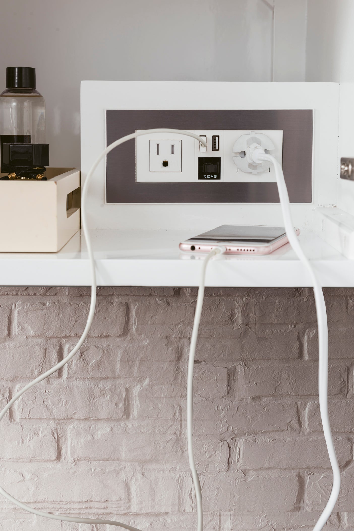 Columbia 59" Double Wall Mount Vanity, Glossy White, Radiant Gold w/ Glossy White Composite Stone Top