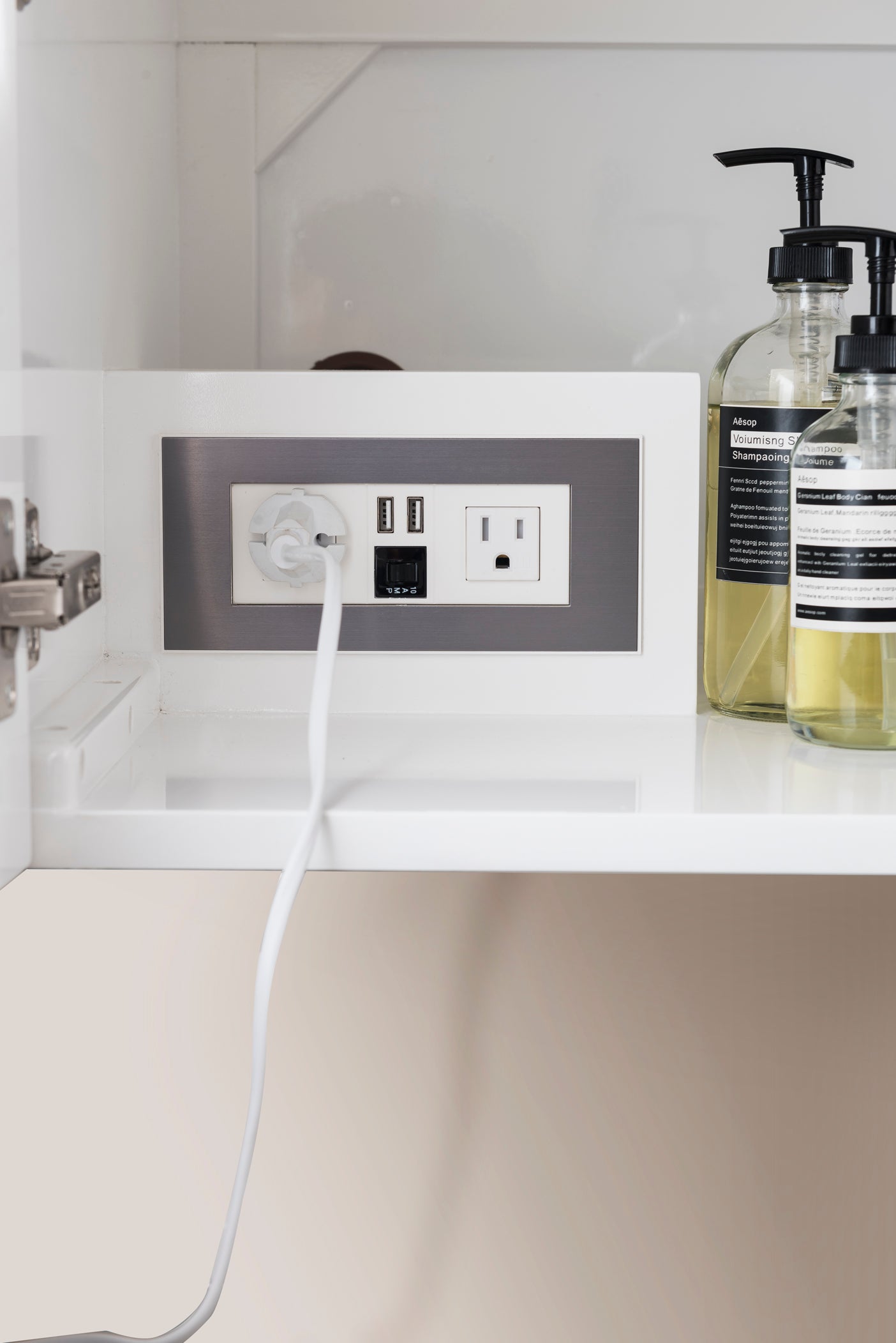 Columbia 48" Single Wall Mount Vanity, Glossy White, Radiant Gold w/ Glossy White Composite Stone Top