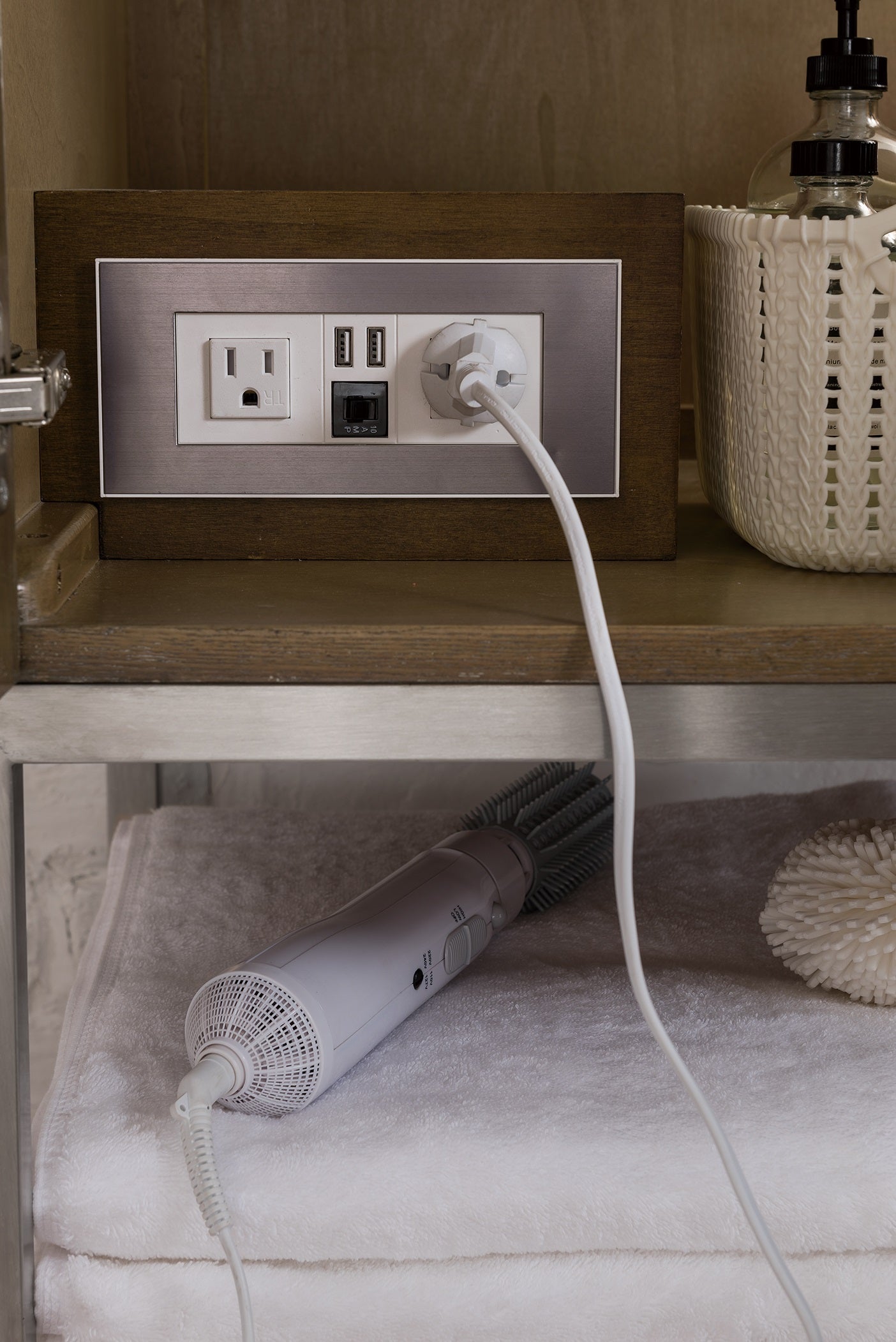 Columbia 36" Single Vanity, Latte Oak, Brushed Nickel w/ Glossy White Composite Stone Top