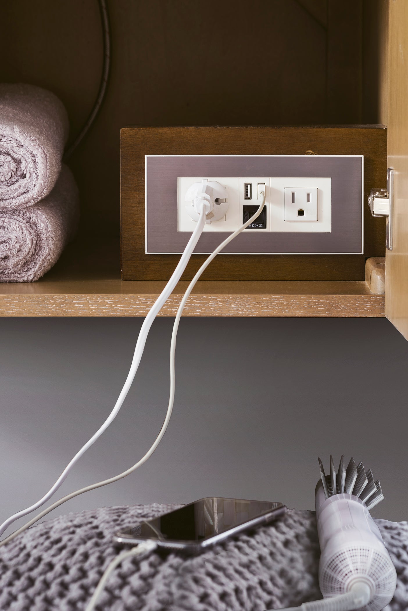 Columbia 59" Double Wall Mount Vanity, Latte Oak, Radiant Gold w/ Glossy White Composite Stone Top