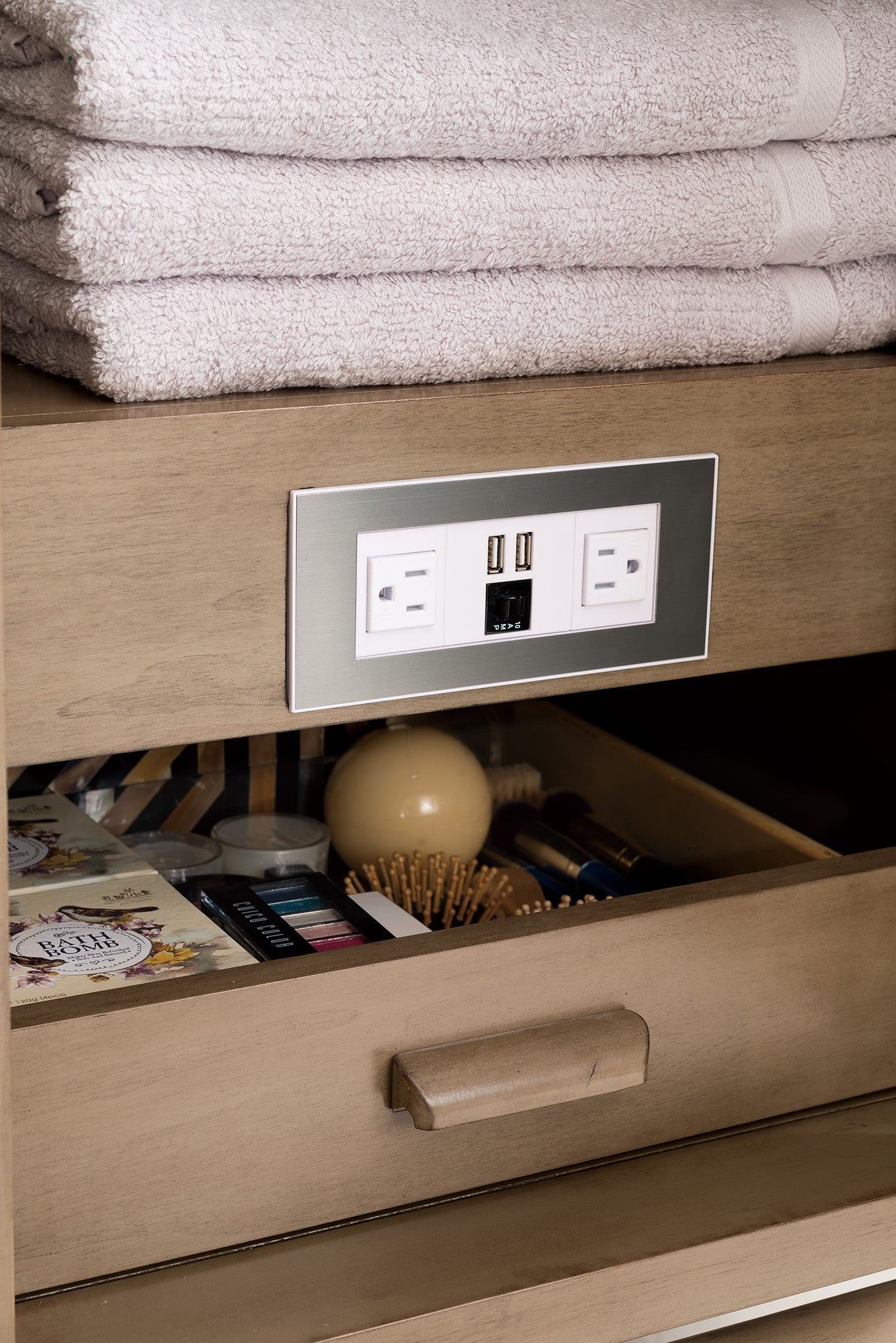 Portland 60" Double Vanity Whitewashed Walnut w/ 3 CM Eternal Marfil Silestone Top