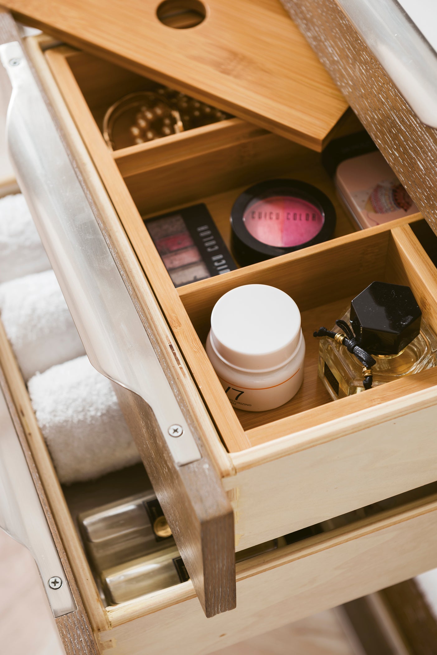 Columbia 36" Single Wall Mount Vanity, Latte Oak, Brushed Nickel w/ Glossy White Composite Stone Top