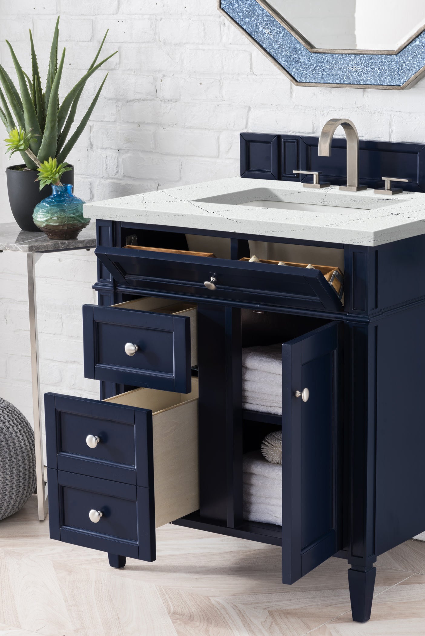 Brittany 30" Single Vanity, Victory Blue w/ 3 CM Ethereal Noctis Silestone Top